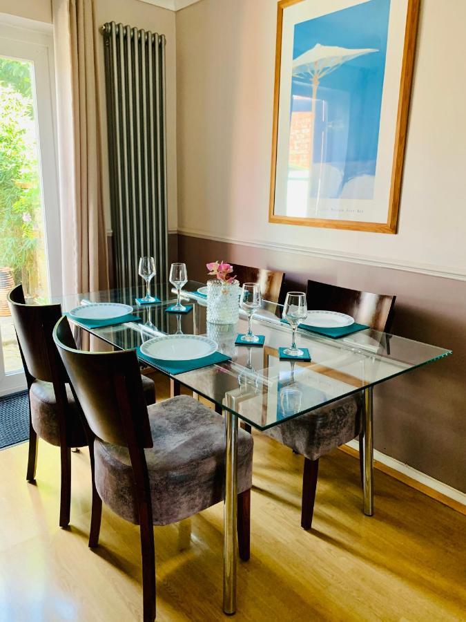 The Lake House, Woking Esterno foto