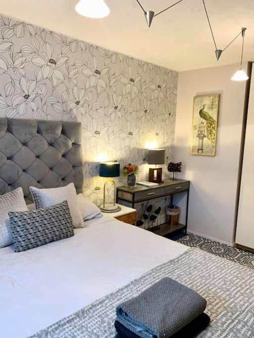 The Lake House, Woking Esterno foto