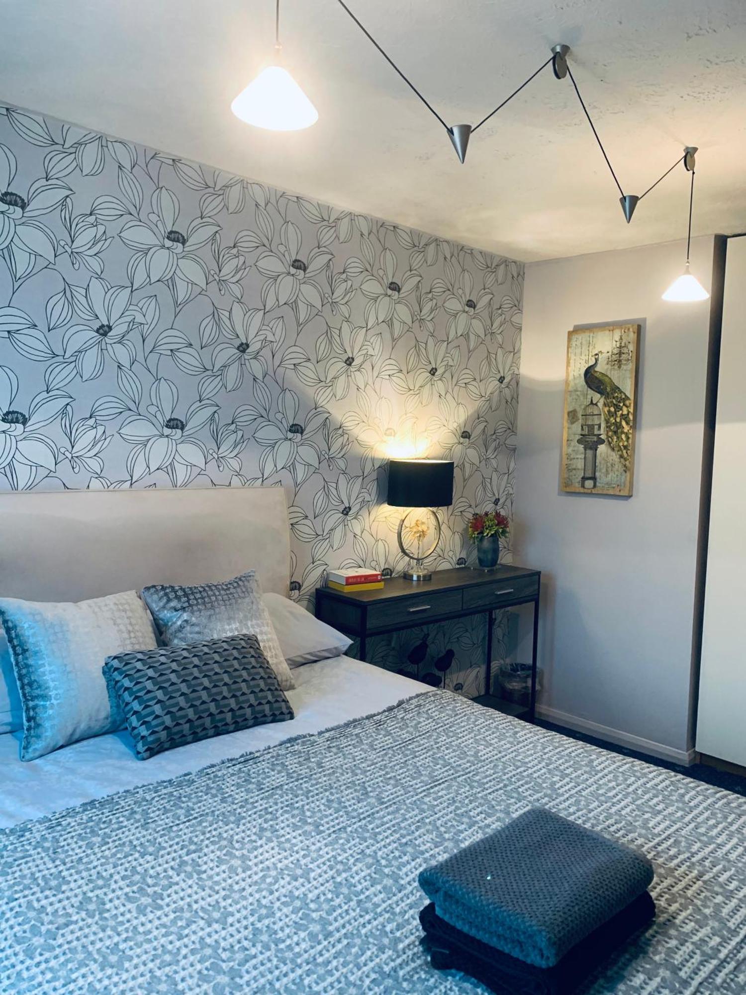 The Lake House, Woking Esterno foto